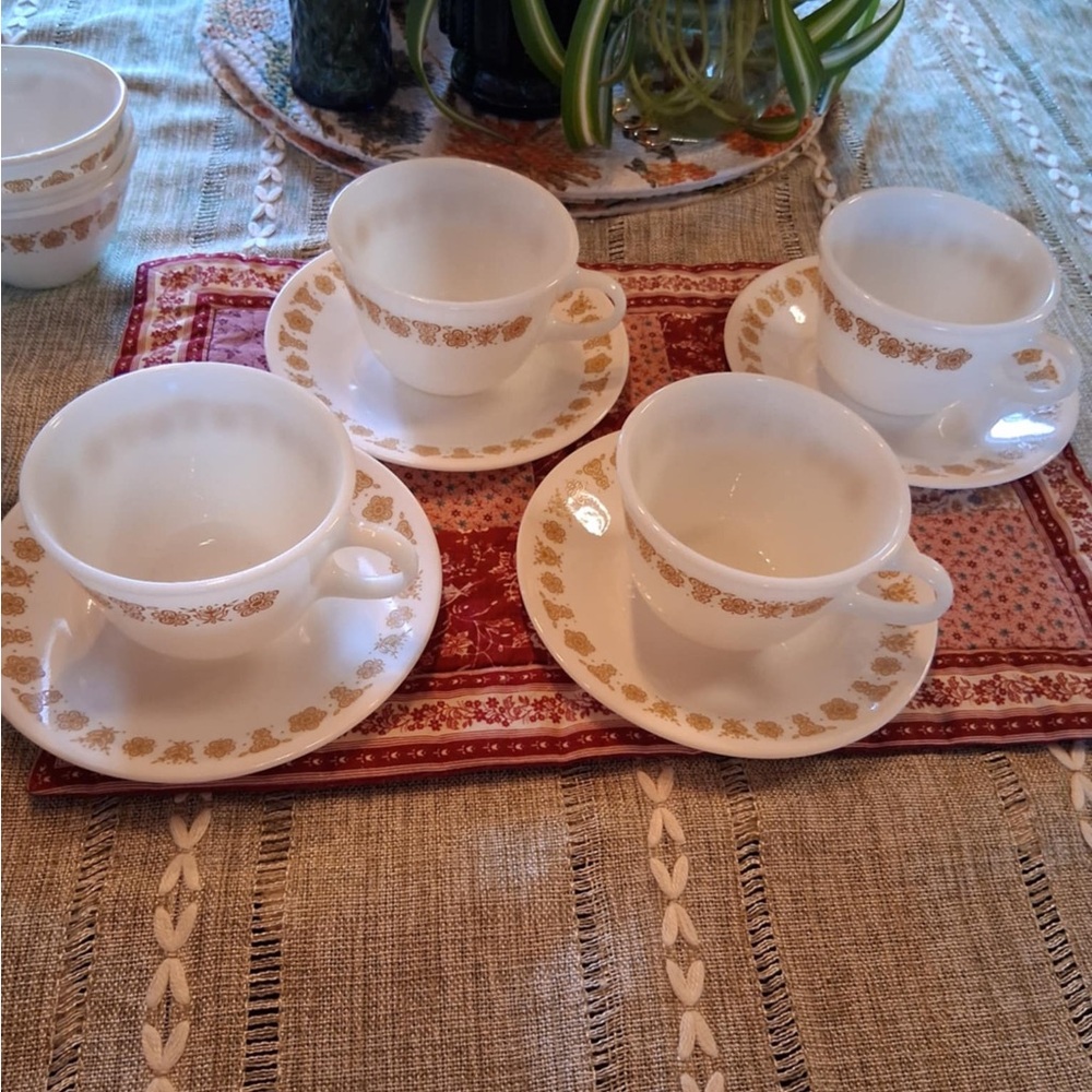 Vintage Pyrex White and Gold Mug set